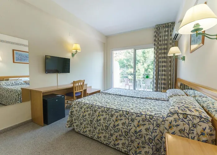 Готель Checkin Catalonia Калелья