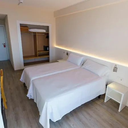 Checkin Catalonia 호텔 3*
